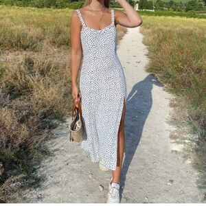 Single piece 🔥 Zara limited edition polka dot midi dress with slit
